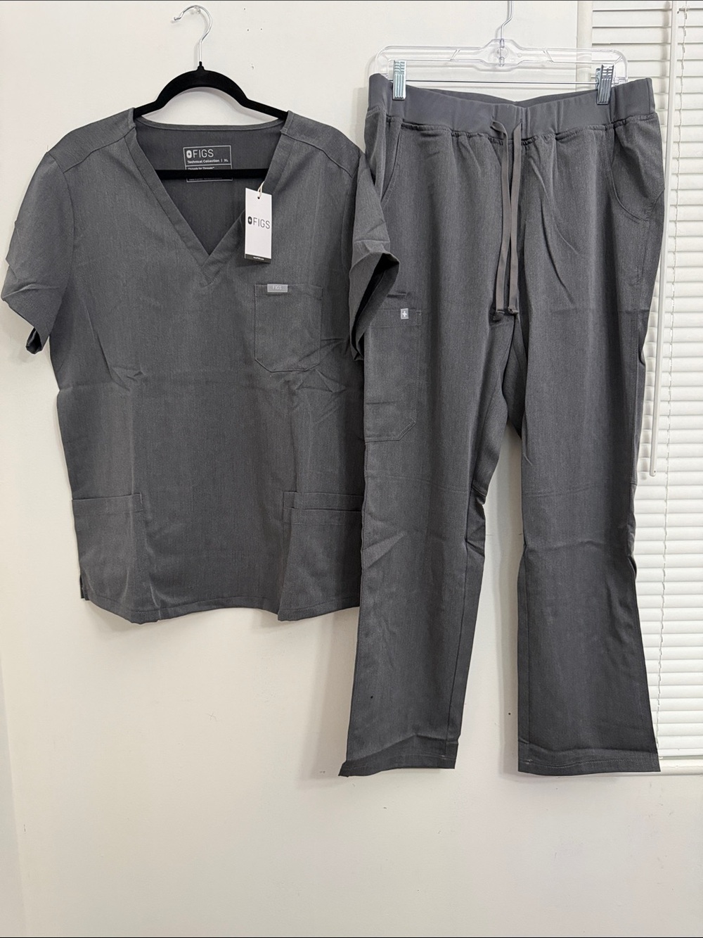 FIGS Women's V-Neck Scrub Top and Drawstring Pant Set - Gray